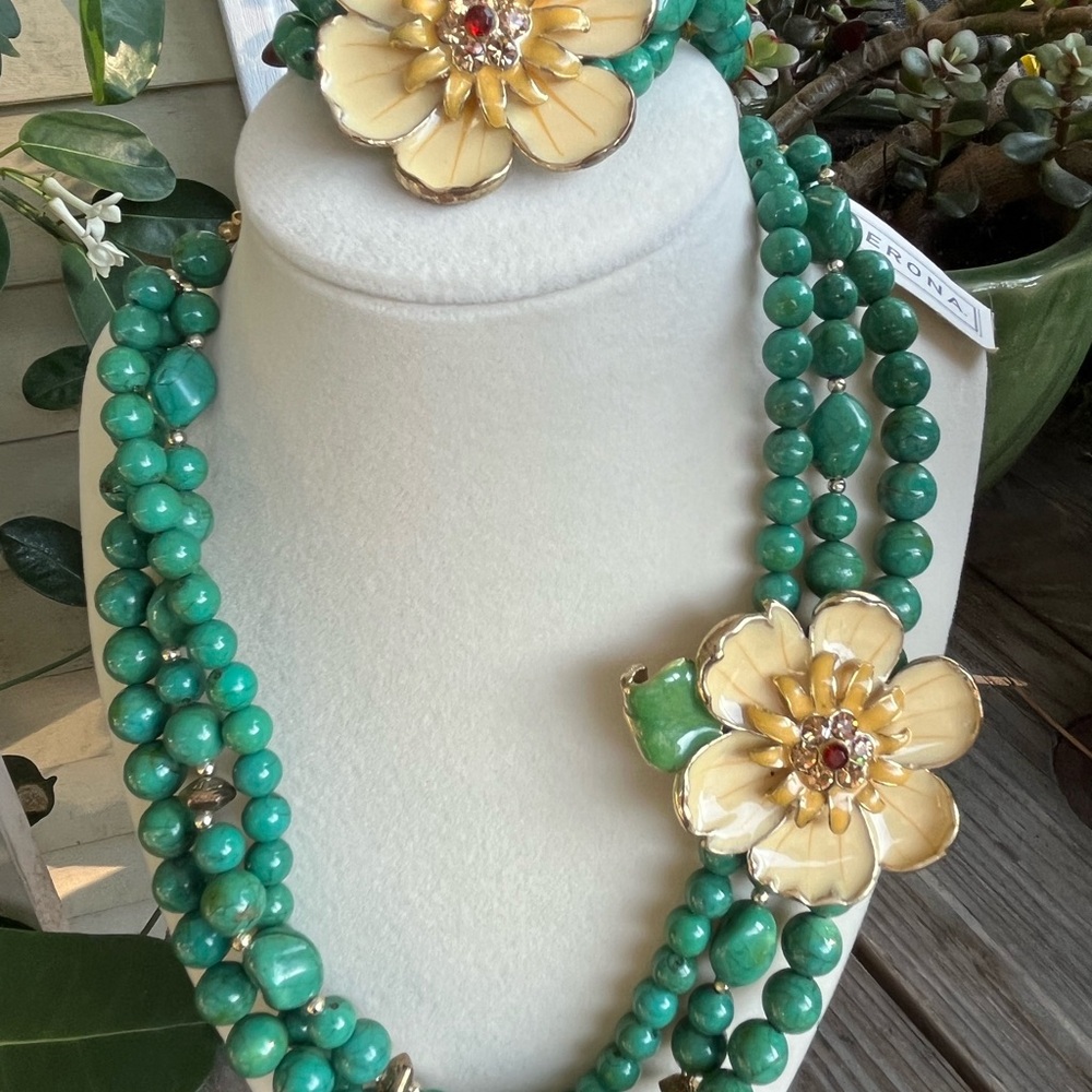 Necklace & bracelet, yellow flower. Bracelet, stretch style, necklace 18”.